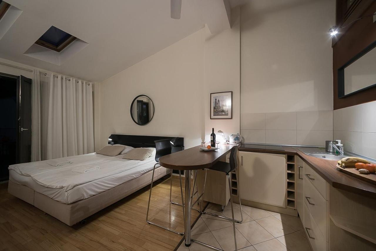 Main Square Studio With Terrace & Air Condition Krasków Exterior foto